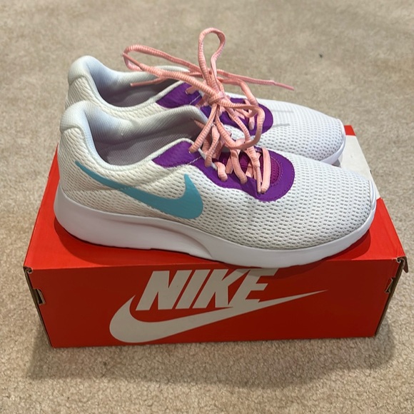 tanjun running sneaker